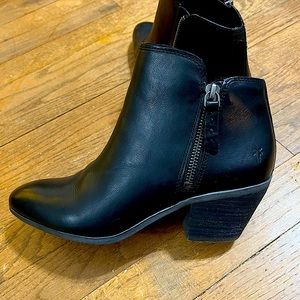 FRYE Black Leather short boots.